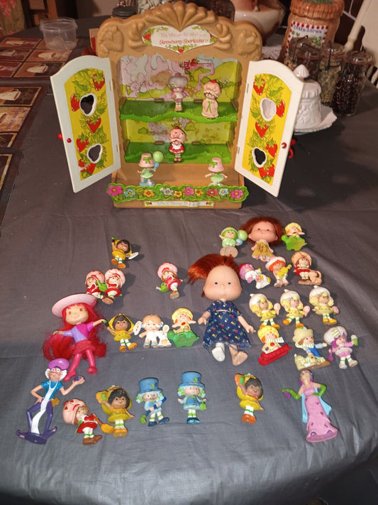 Huge Lot of 69 Vintage 1980s Strawberry Shortcake Miniatures & Deluxe Figures – Kenner Strawberryland Collection – Rare HTF Set
